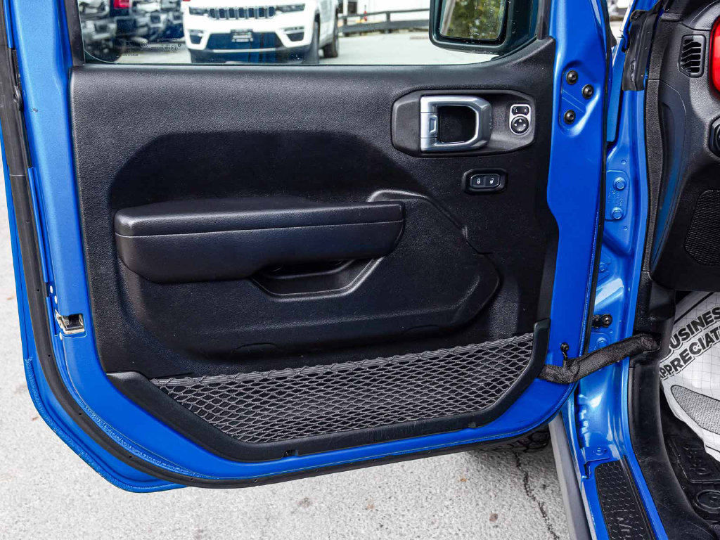 Used 2021 Jeep Wrangler Unlimited Rubicon w/ Dual Top Group AWD/4WD image 11