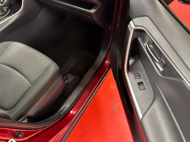 Used 2019 Toyota RAV4 XLE w/ Convenience Package AWD/4WD image 15