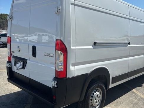 Used 2025 RAM ProMaster 2500 w/ Convenience Group image 7