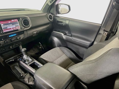 Used 2021 Toyota Tacoma TRD Off-Road AWD/4WD image 21