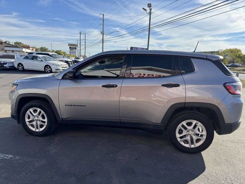 Used 2019 Jeep Compass Sport image 3