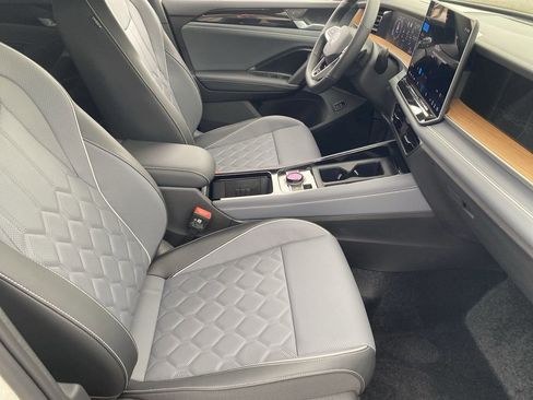 New 2026 Volkswagen Tiguan SEL R-Line image 8