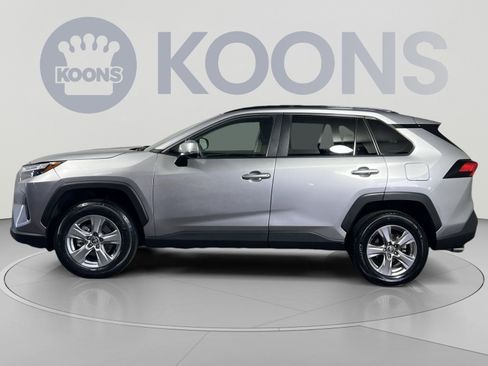 Used 2025 Toyota RAV4 XLE AWD/4WD image 2