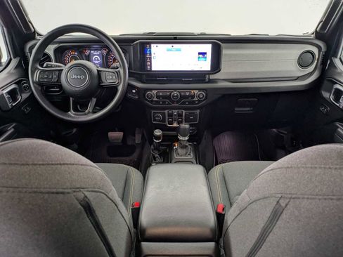 Used 2025 Jeep Gladiator Sport AWD/4WD image 16