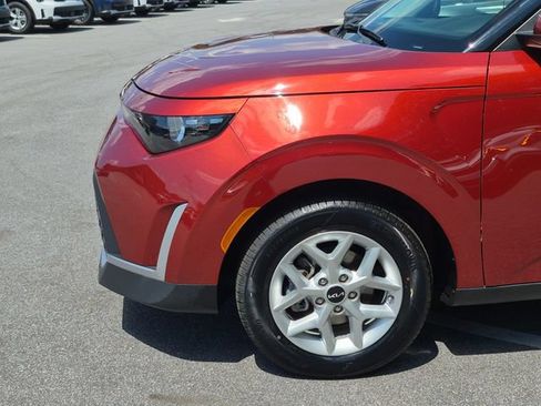 Used 2024 Kia Soul LX w/ Option Group 015 FWD image 9