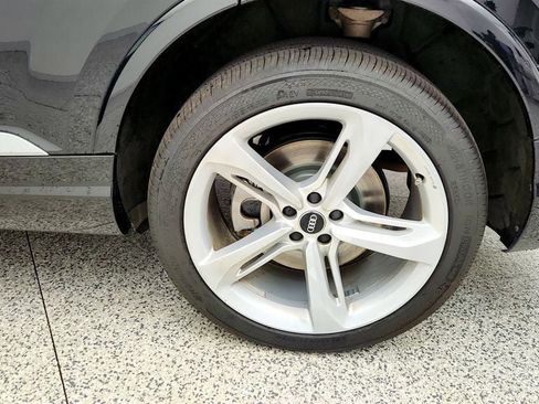 Used 2019 Audi Q7 3.0T Prestige image 9