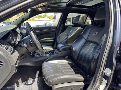 Used 2018 Chrysler 300 S w/ 300S Premium Group RWD image 17