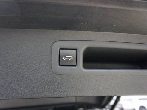 Used 2023 Toyota Highlander XLE image 11