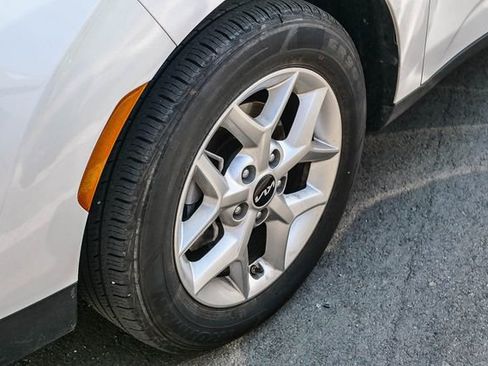 Certified 2025 Kia Soul LX w/ LX Technology Package FWD image 7