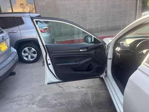 Used 2022 Nissan Altima 2.5 S FWD image 10
