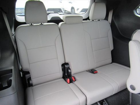 New 2026 GMC Acadia Elevation w/ Elevation Premium Package FWD image 34