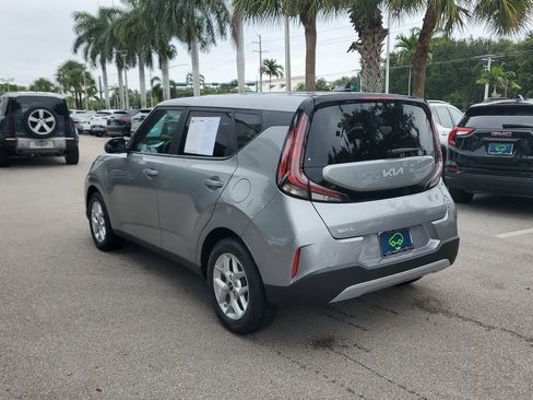 Used 2023 Kia Soul LX w/ LX Technology Package FWD image 3