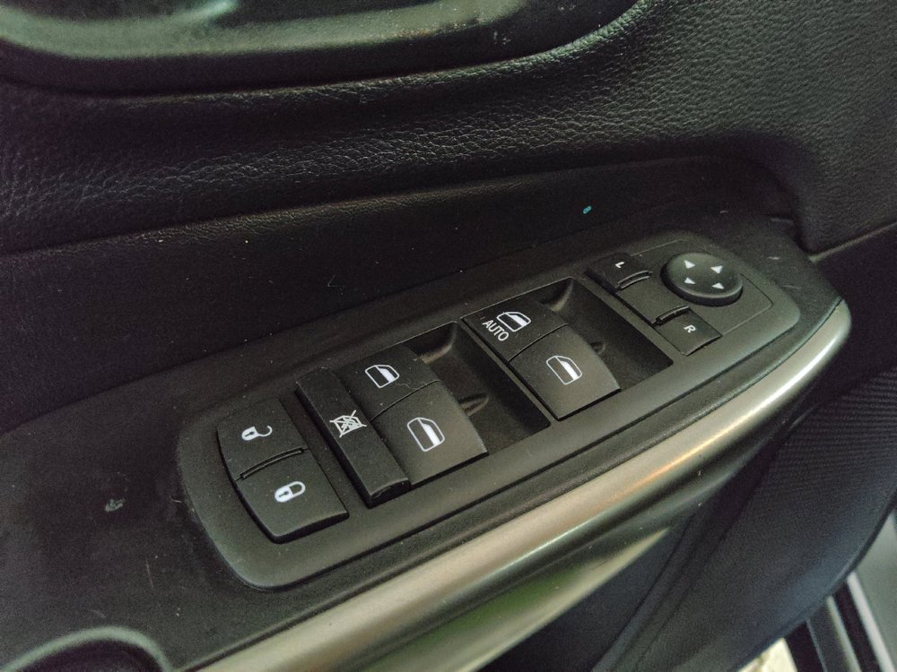 Used 2019 Jeep Cherokee Latitude w/ Popular Appearance Group FWD image 27