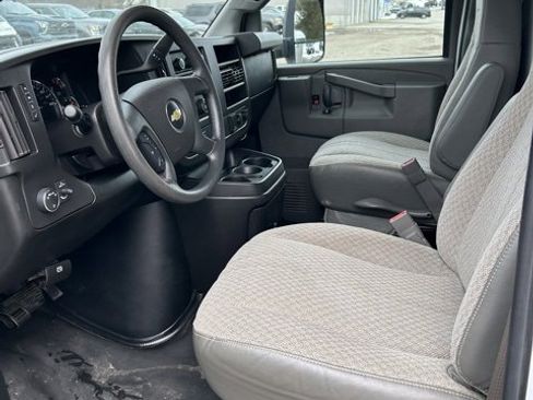 Used 2018 Chevrolet Express 3500 Extended w/ Power Convenience Package image 8