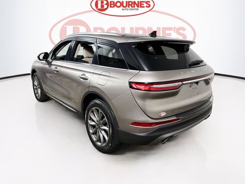 Used 2021 Lincoln Corsair AWD w/ Premium Package image 9