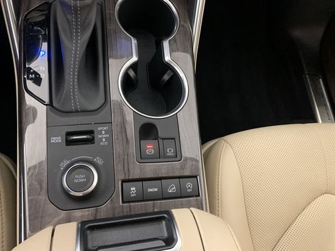 Used 2022 Toyota Highlander Limited image 29