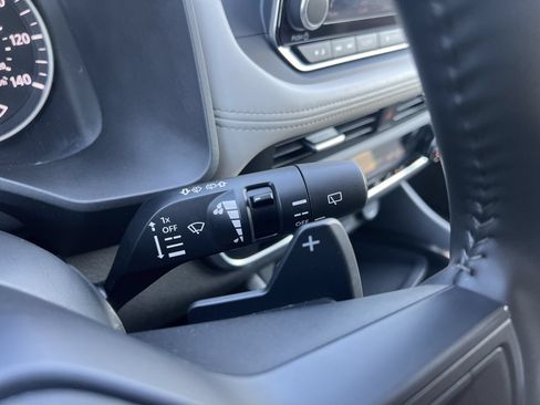 Used 2025 Nissan Rogue SV AWD/4WD image 10