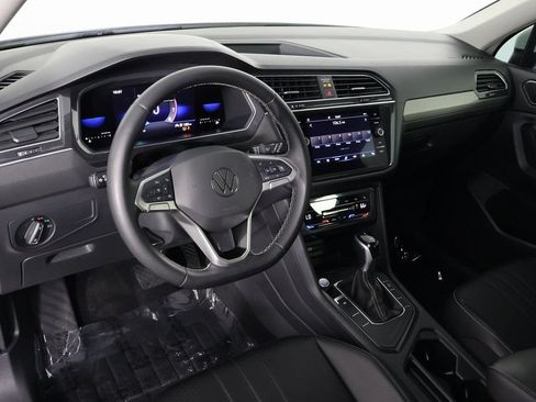 Used 2022 Volkswagen Tiguan SE FWD image 6