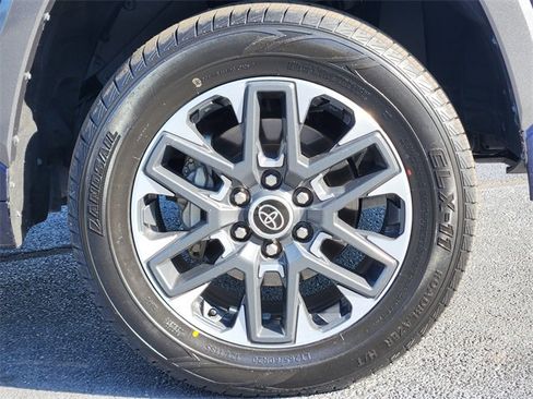 Used 2022 Toyota Tundra Limited image 8