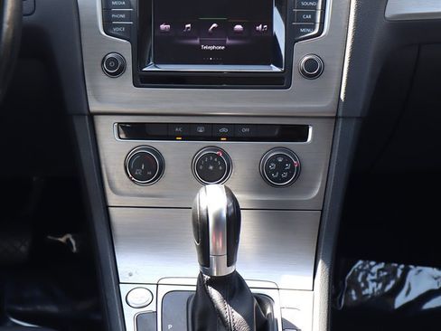 Used 2015 Volkswagen Golf TDI S FWD image 13