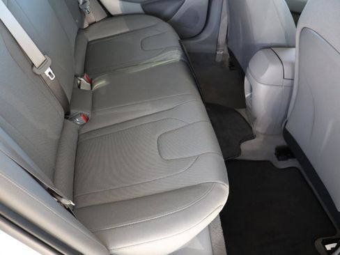 Used 2025 Hyundai Elantra SE image 34