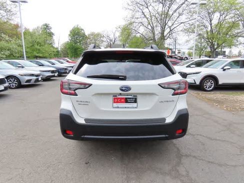 Used 2024 Subaru Outback Premium AWD/4WD image 5