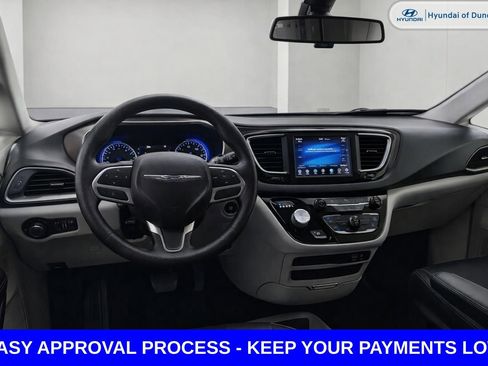 Used 2020 Chrysler Voyager LX FWD image 11