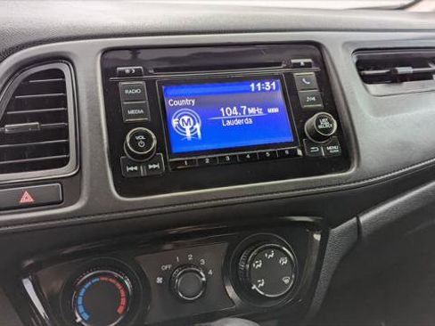 Used 2022 Honda HR-V LX image 27