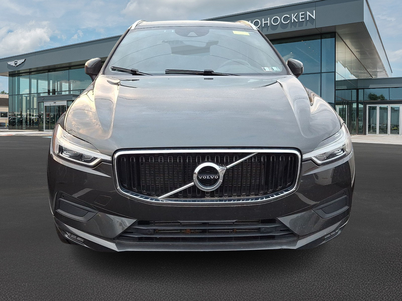 Used 2021 Volvo XC60 T5 Momentum w/ Protection Package Premier AWD/4WD image 3