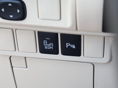 Used 2013 Lexus ES 350 w/ Luxury Pkg FWD image 16