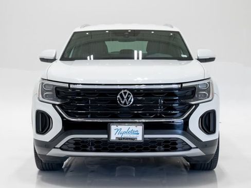 Used 2025 Volkswagen Atlas Cross Sport SE AWD/4WD image 4
