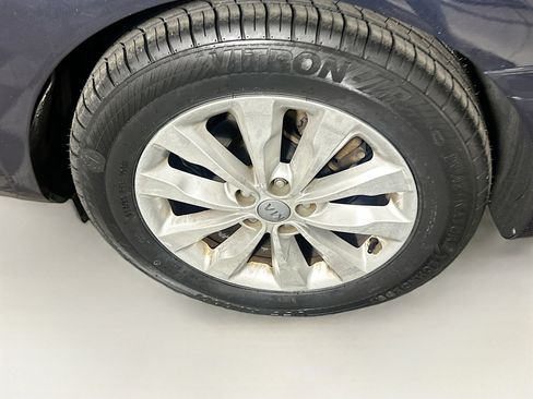 Used 2016 Kia Sedona EX image 11