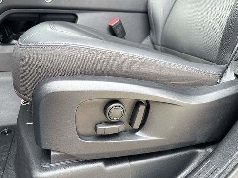 Used 2025 Land Rover Defender 110 S image 12