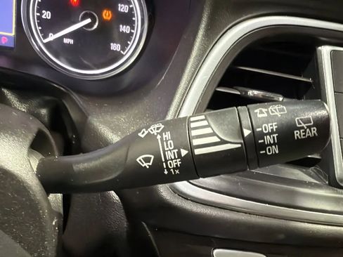 Used 2020 Buick Enclave Essence image 13