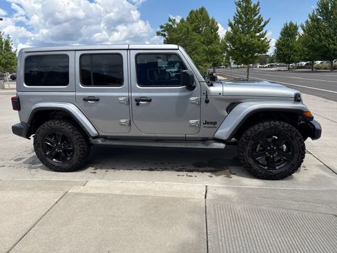 Used 2021 Jeep Wrangler Unlimited Sahara AWD/4WD image 4