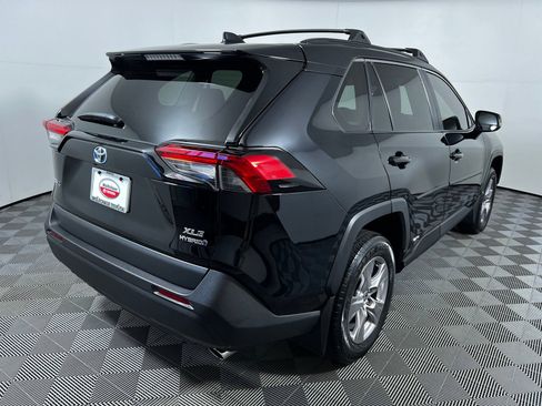 Used 2022 Toyota RAV4 XLE w/ Convenience Package AWD/4WD image 5