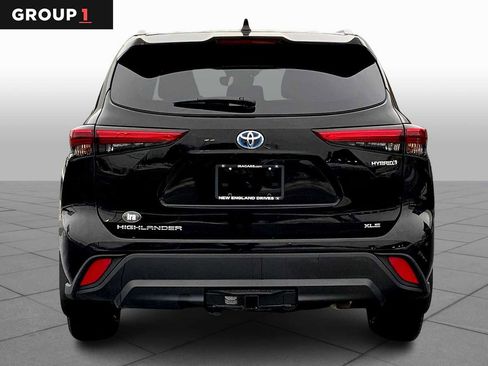 Used 2021 Toyota Highlander XLE AWD/4WD image 5