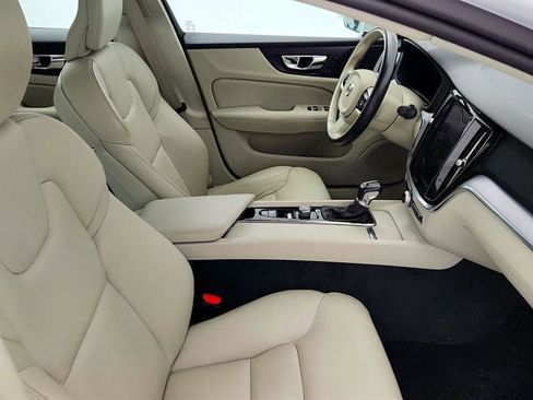 Used 2019 Volvo S60 T6 Momentum w/ Premium Package image 24