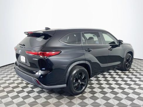 Used 2023 Toyota Highlander Bronze Edition FWD image 8