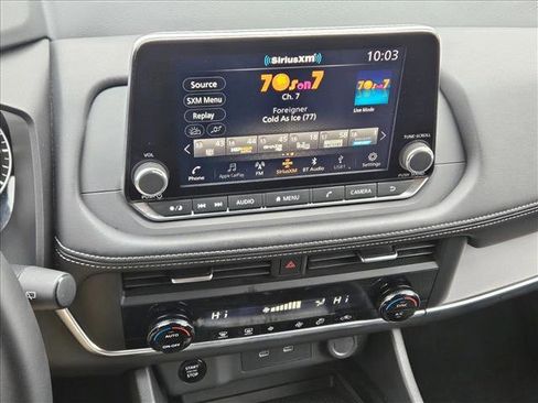 Used 2025 Nissan Rogue SV image 14