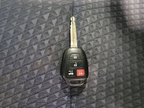 Used 2014 Toyota Camry SE image 32