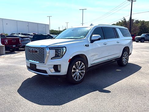 Used 2021 GMC Yukon XL Denali w/ Denali Premium Package RWD image 2