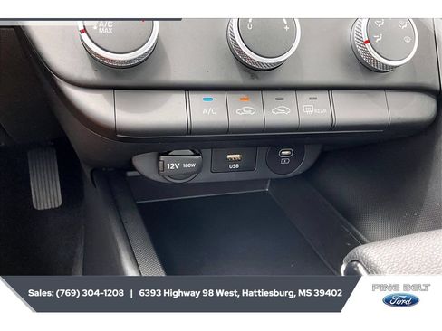 Used 2026 Hyundai Elantra SE FWD image 23