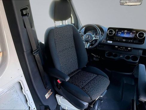 Used 2025 Mercedes-Benz Sprinter 2500 image 5