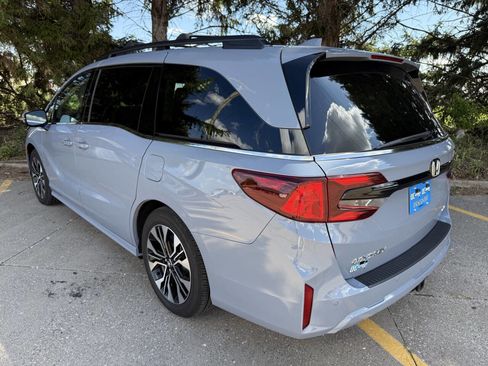 Used 2025 Honda Odyssey Elite image 5
