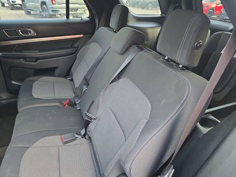 Used 2018 Ford Explorer XLT image 14
