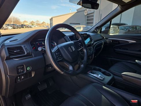 Used 2022 Honda Pilot TrailSport image 2