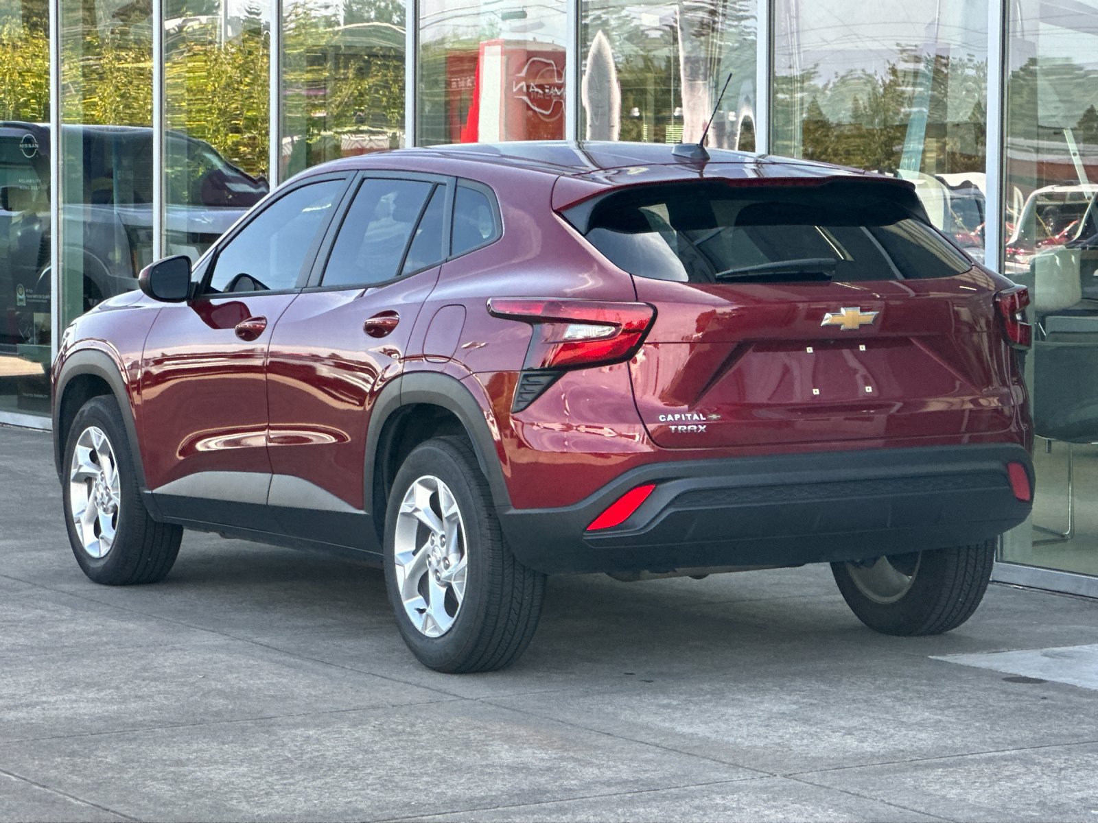 Used 2024 Chevrolet Trax LS w/ LS Convenience Package FWD image 6