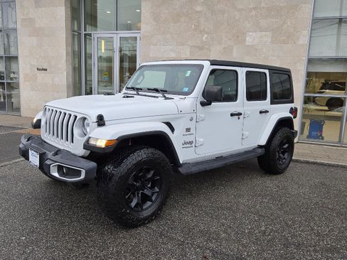 Used 2020 Jeep Wrangler Unlimited Sahara image 2