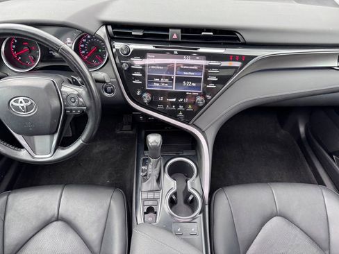 Used 2019 Toyota Camry XSE FWD image 11